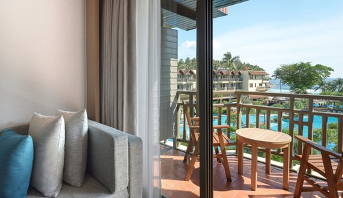 Room, 1 King Bed, Pool View (Larger Guest room, 1 King, Pool view)