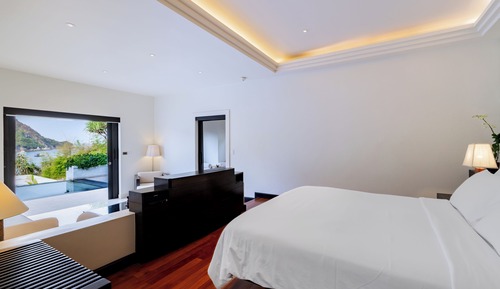 Grand Deluxe Pool Villa with Partial Seaview