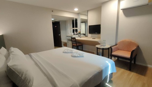 Deluxe Double or Twin Room