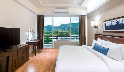 Suite Family Room