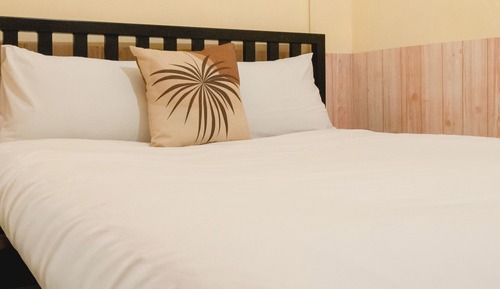 Standard Room, 1 Queen Bed, Private Bathroom