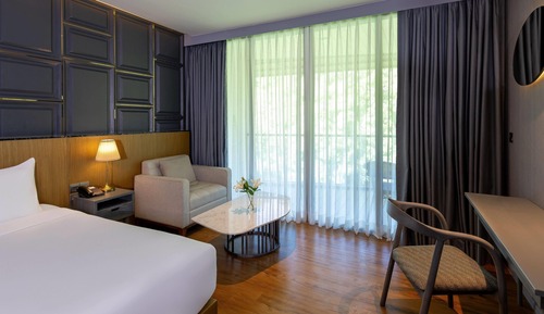 Deluxe Room, 1 King Bed, Accessible, Non Smoking