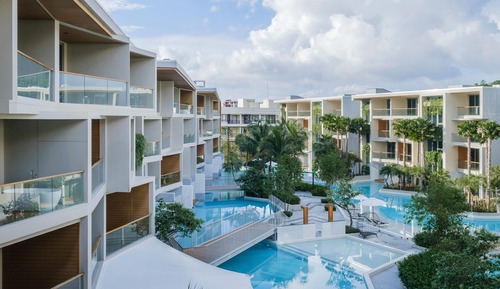 Deluxe Room, 2 Twin Beds, Non Smoking, Pool View