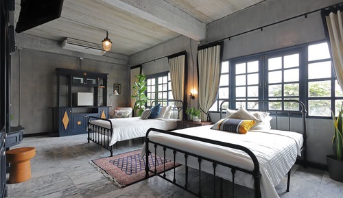 Deluxe Triple Room with Bathtub