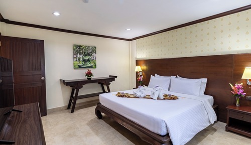 Deluxe Apartment, 1 King Bed, Garden View