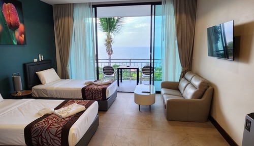 Deluxe with Sea View Balcony
