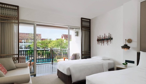 Deluxe Room, 2 Twin Beds, Pool View