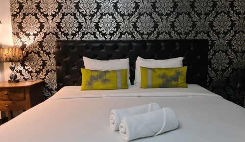 Deluxe Double Room with Private Bathroom