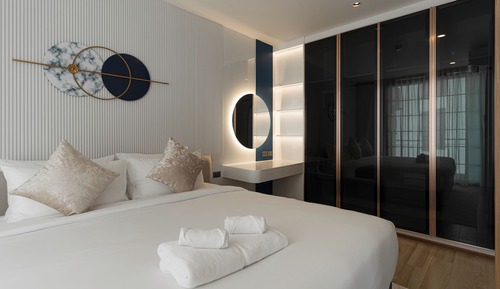 2 Bedroom Suite, 1 King and 1 Single