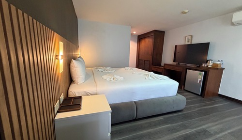 Presidential Studio Suite, Pool View