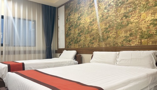 Deluxe Triple Room, City View