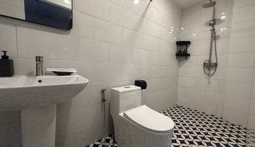 Suite, City View