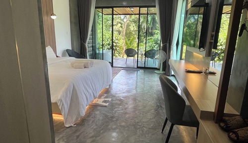 Deluxe Suite, River View