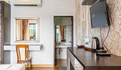 Deluxe Room, Pool View