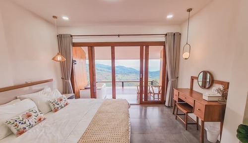 Deluxe Room, 1 King Bed, Hill View