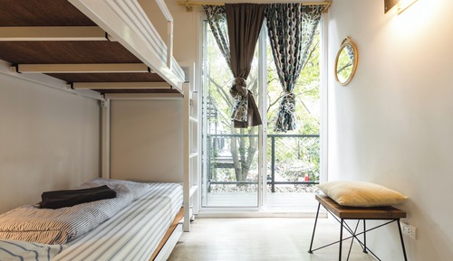 Private Bunk bed Yard view (Shared bathroom)
