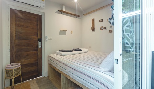 Private Yard view (Shared bathroom)
