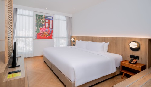 The Roomy King - Deluxe King Room