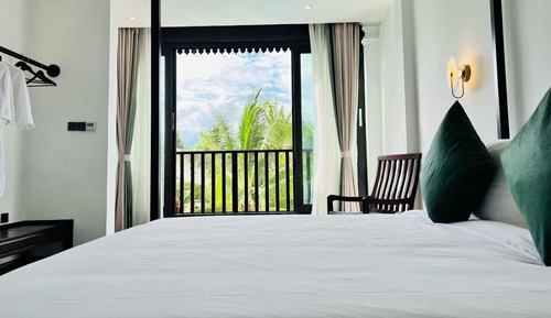 Executive Suite with pool View