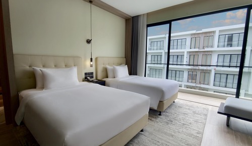 Deluxe Room, Pool View