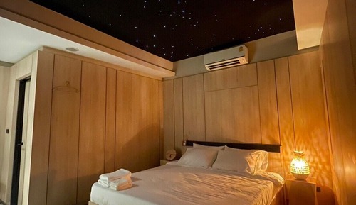 Superior Room, 1 King Bed, Non Smoking, Refrigerator & Microwave