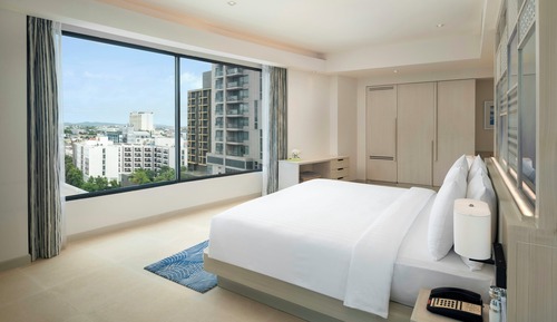 Deluxe Room, 1 King Bed (Grand)