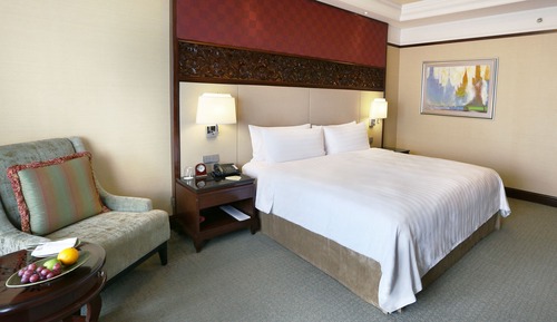 Shangri-La Wing, Deluxe Balcony Room, 1 King Bed