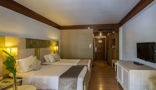 Deluxe Room, 2 Twin Beds, Balcony, Sea Facing