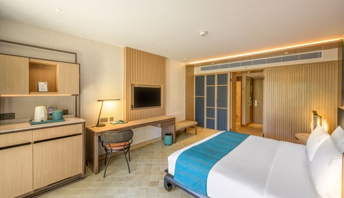 Premium Room, 1 King Bed, Balcony, City View