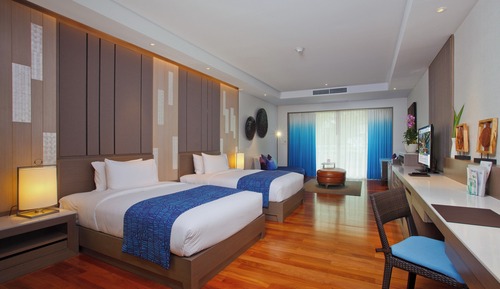 Suite, 2 Twin Beds, Pool View (Furnished Balcony)