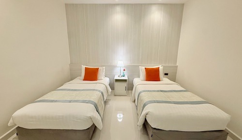 Deluxe Three-Bedrooms Apartment