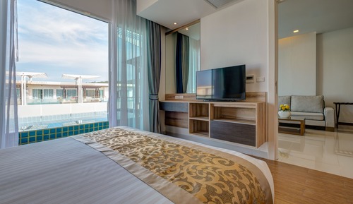 Deluxe Sky Pool Two-Bedrooms Apartment