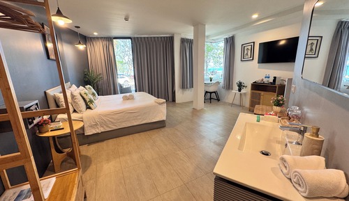 Superior Room, 1 King Bed, Ocean View, Ground Floor