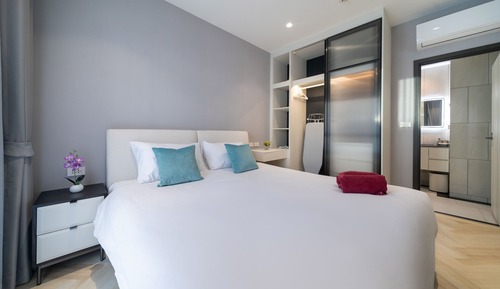 Deluxe Condo, Pool View
