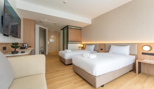 Superior Twin Room, City View