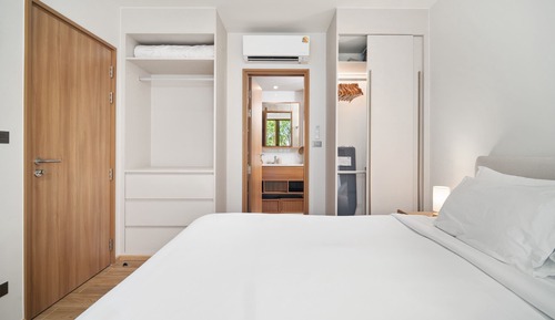 One Bedroom 1B Deluxe