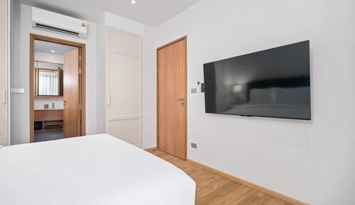 One Bedroom 1B Deluxe