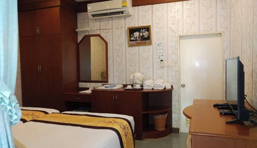 Lela Room