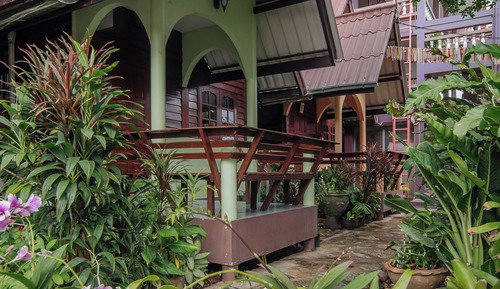 Bungalow with Breakfast