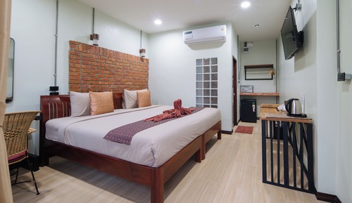 Standard Double or Twin Room, 1 King Bed, Pool View