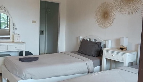 Seaview room with twin bed and balcony