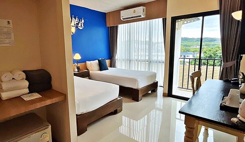 Standard Twin Room - Free Airport Shuttle