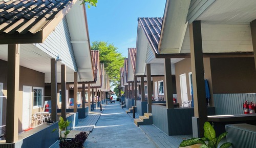 Deluxe Pavilion