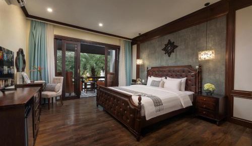 Executive Suite with Balcony