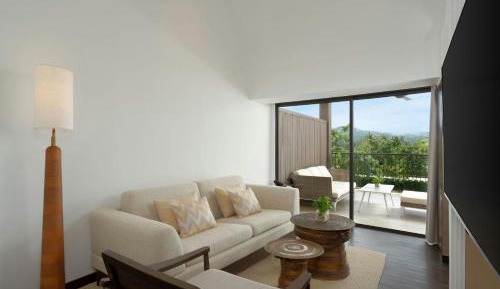 One-Bedroom Deluxe Apartment with Garden View and Balcony