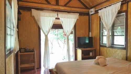Queen Room with Garden View