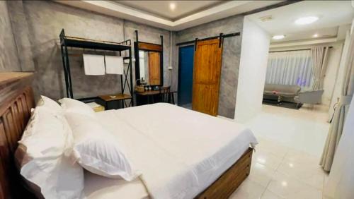 Twin Room with City View