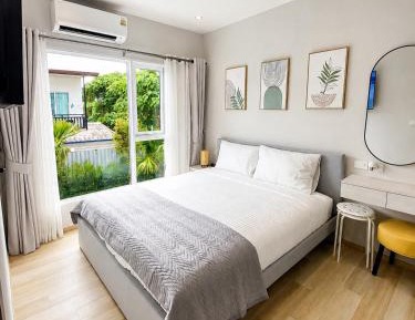 One-Bedroom Apartment with Balcony