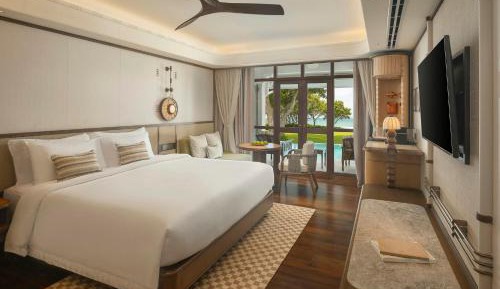Premium Deluxe Ocean View Pool Access King