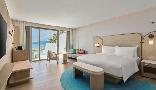 Beachfront King Pool Suite with Balcony